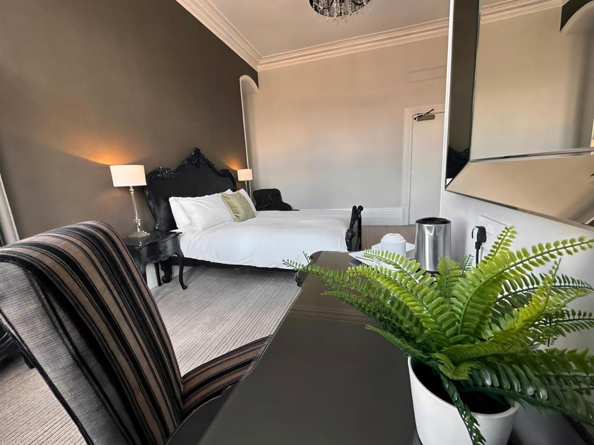 Station Lounge & Rooms 克利夫罗 外观 照片